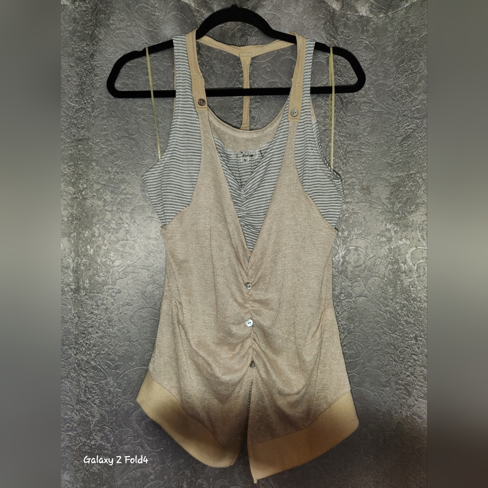 Two tone tank